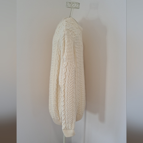 Vintage Carraig Donn Merino Wool Ivory Cable Knit Sweater, Size Large. - Picture 6 of 9